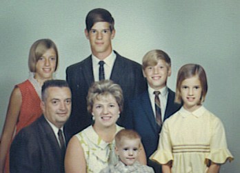 C 1969FamPortrait